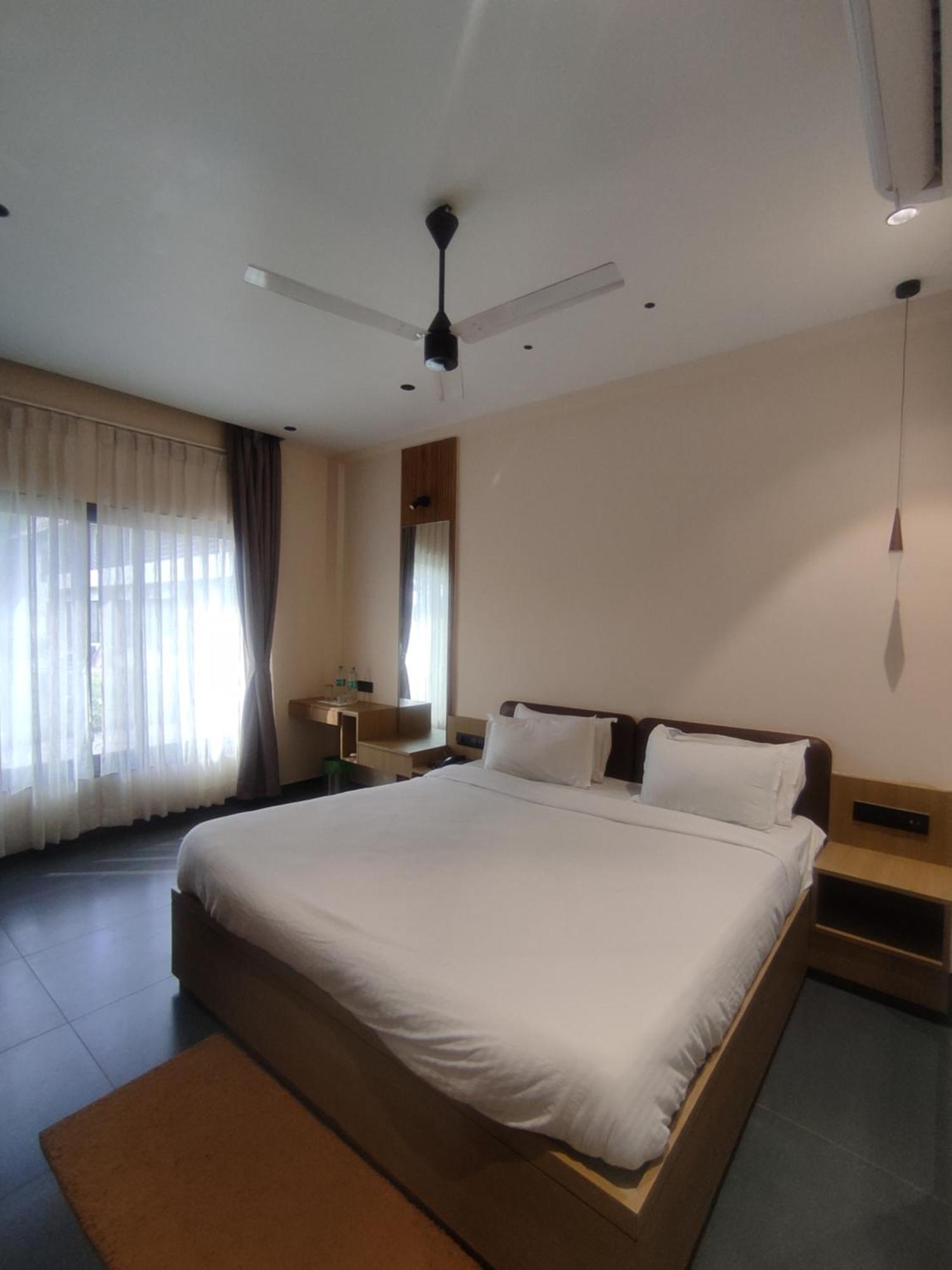 Vits Roccia Hill Resort And Adventure Park, Navapur Songadh Екстер'єр фото