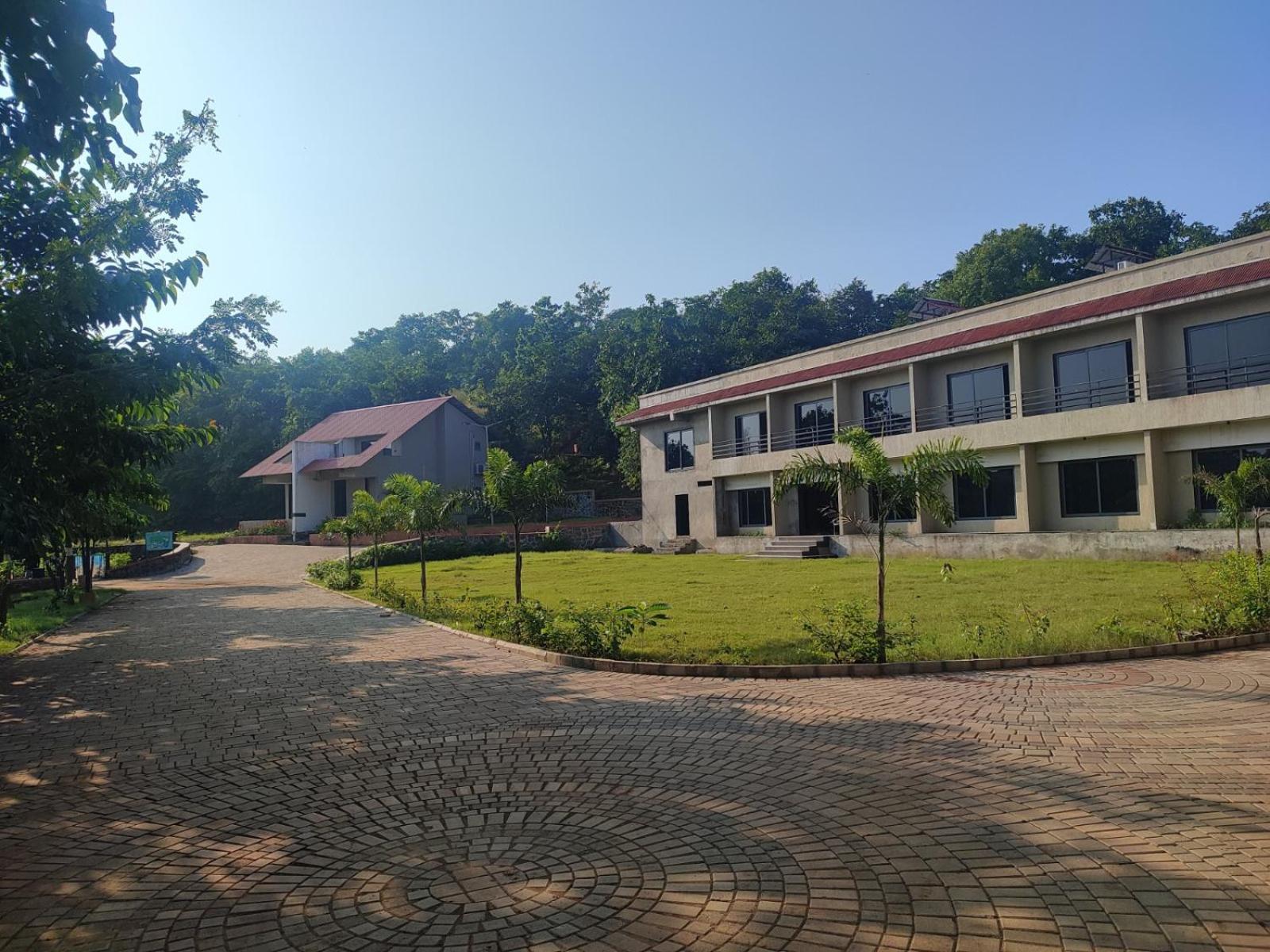 Vits Roccia Hill Resort And Adventure Park, Navapur Songadh Екстер'єр фото
