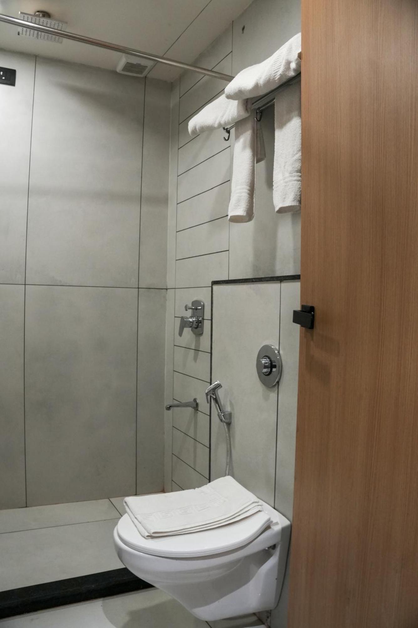 Vits Roccia Hill Resort And Adventure Park, Navapur Songadh Екстер'єр фото