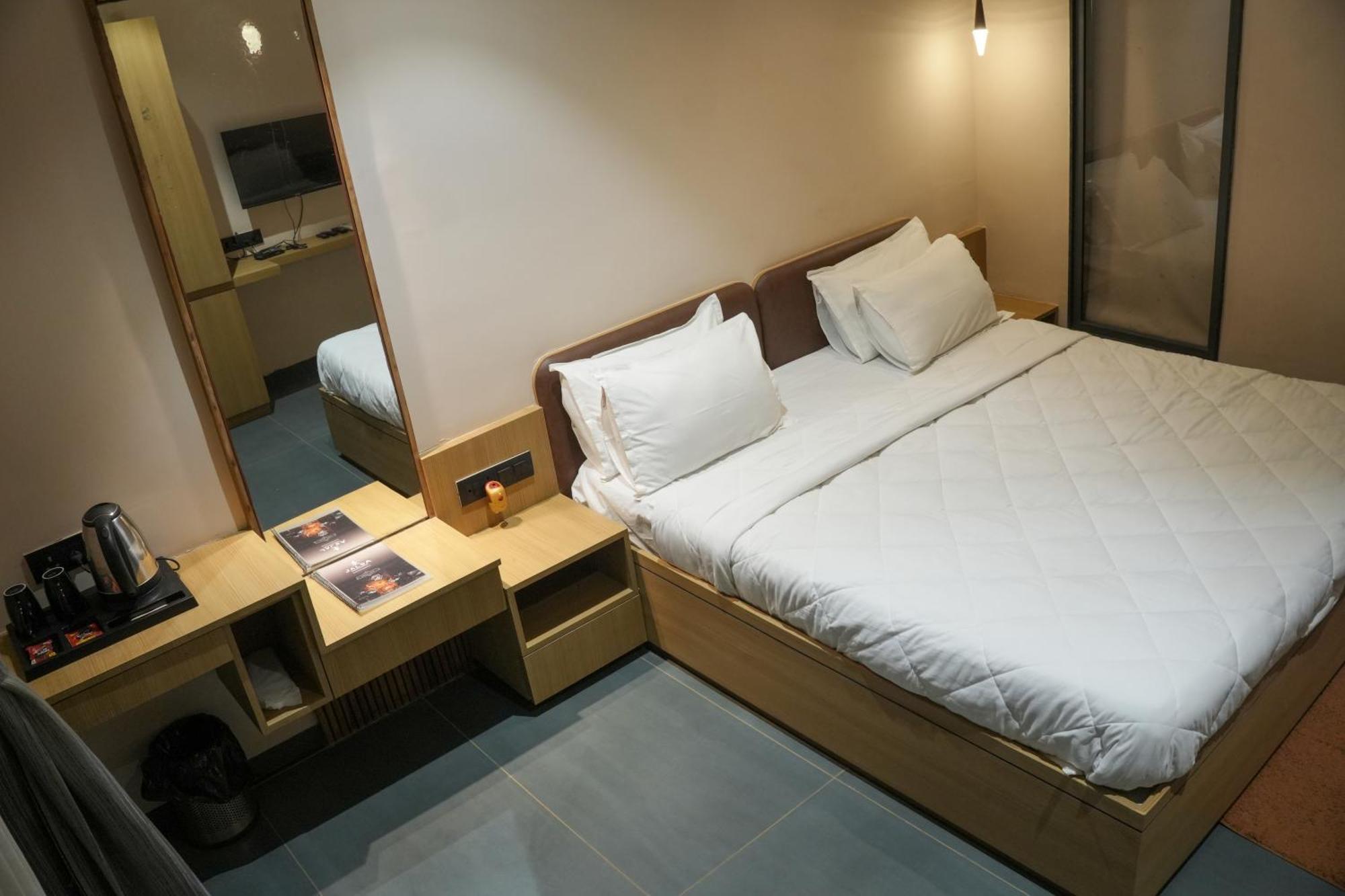 Vits Roccia Hill Resort And Adventure Park, Navapur Songadh Екстер'єр фото
