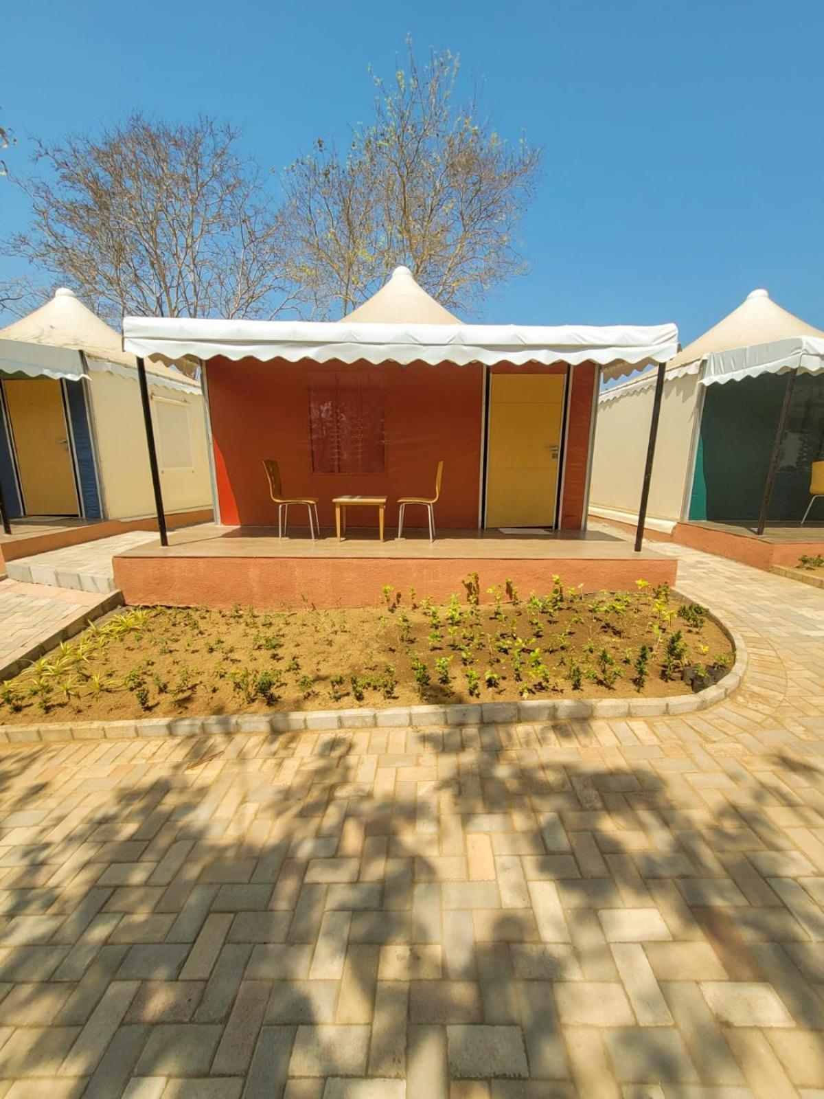 Vits Roccia Hill Resort And Adventure Park, Navapur Songadh Екстер'єр фото